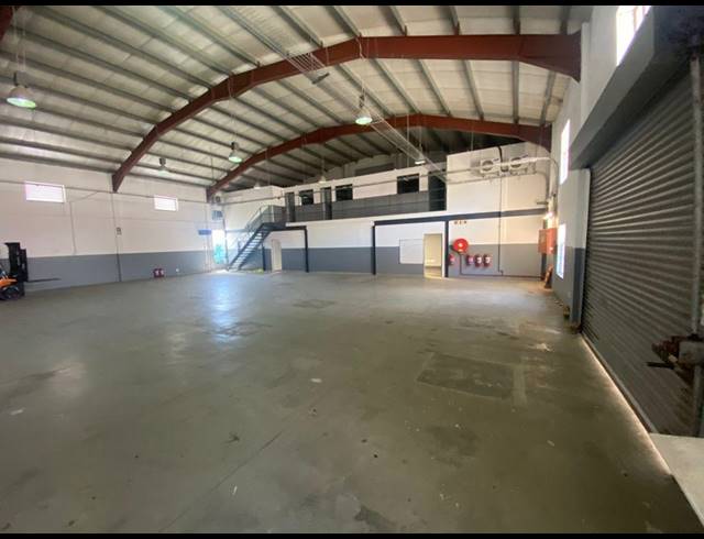1,111M² WAREHOUSE TO LET IN PAARDEN EILAND